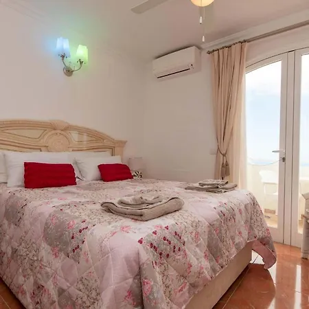 Fanabe Sleeps 8 With Pool Air Con And Wifi * Costa Adeje (Tenerife)