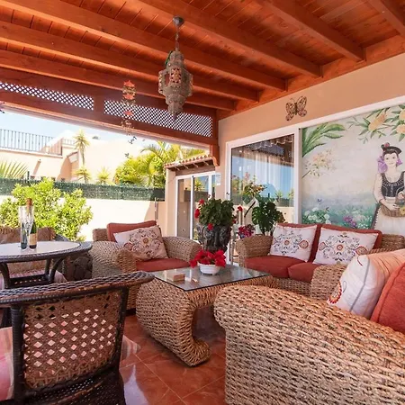 Fanabe Sleeps 8 With Pool Air Con And Wifi Villa
