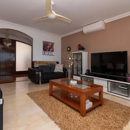 Fanabe Sleeps 8 With Pool Air Con And Wifi *