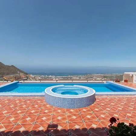 Fanabe Sleeps 8 With Pool Air Con And Wifi Villa